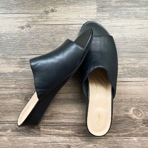 Clarks Artisan Black Leather Sandals NWT
